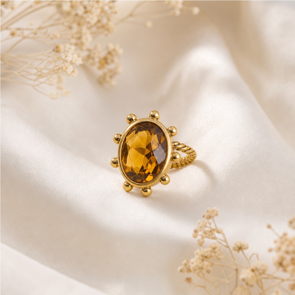 Ring met amberkleurige steen